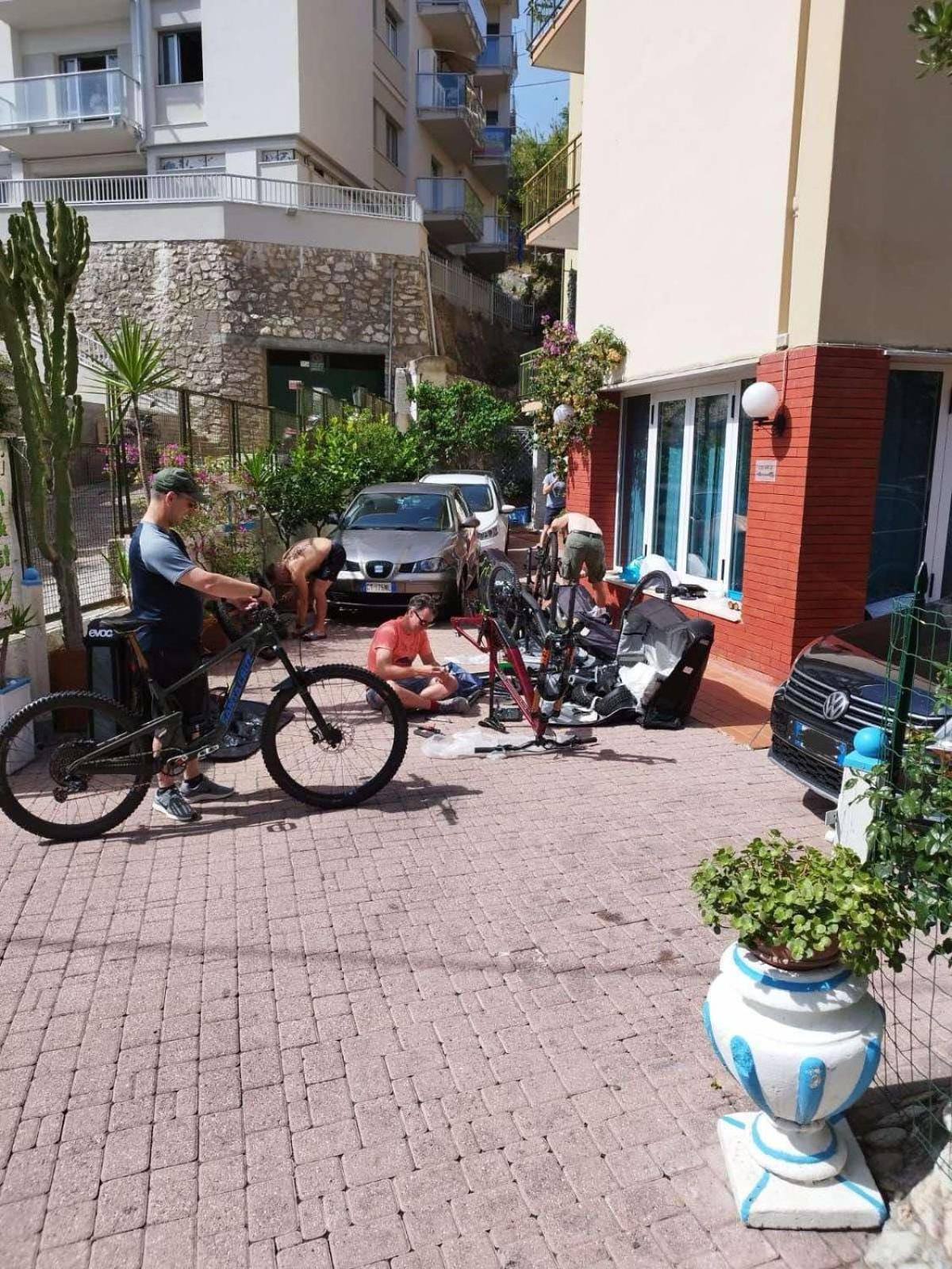 Bike Hotel Oasi Финале Лигуре Экстерьер фото